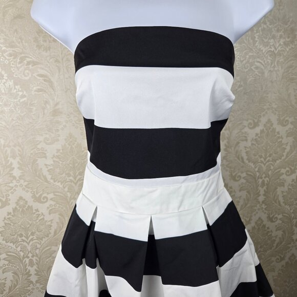 Free Market by Flying Tomato Black White Striped Strapless Dress Box Pleats NWT - Picture 2 of 13